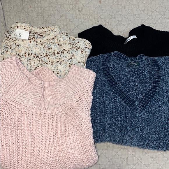 Sweaters - Picture 9 of 9